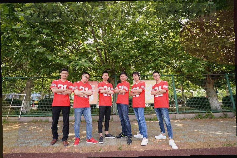 抽象锁形结构与数据流线条组成的几何图形，表示安装包完整性校验